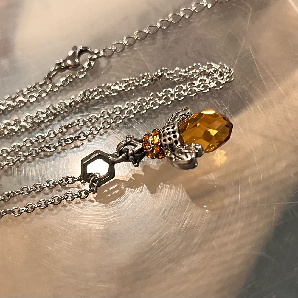 NWT Honeybee Pendant with honeycomb bail and Matching Earrings - Picture 2 of 10